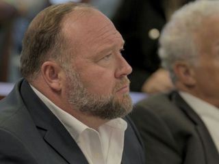 The Truth vs. Alex Jones - Die Verleugnung des Sandy-Hook-Amoklaufs