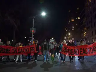 All die Schoenheit und das Blutvergiessen