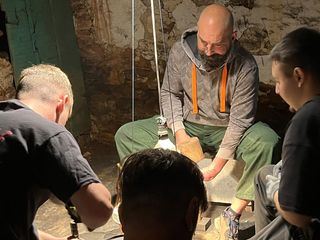 Mit Raketen und Schwarzpulver durch die Osternacht