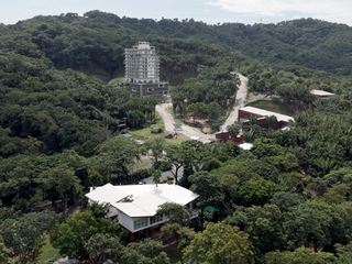 Tech-Bros im Paradies