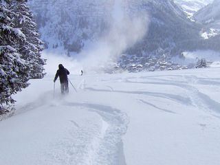 Berg und See in Eis und Schnee