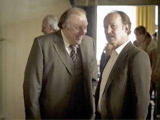 Eine Hand waescht die andere