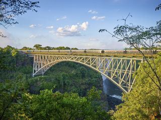 Mit dem Zug zu den Victoriafaellen